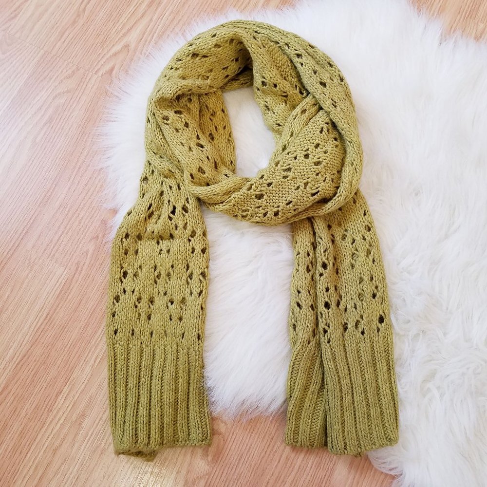 NWOT Kensie Olive Green Knit Scarf